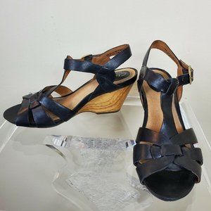 CLARKS Artisan Black Woodward Willow Leather Wedge Heel T-Strap Shoes Size 8.5